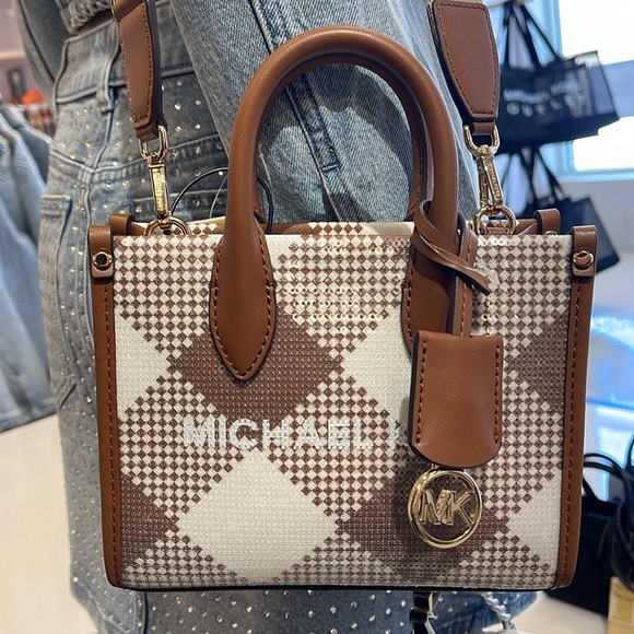 Michael Kors Mirella Extra-Small Logo Crossbody XBODY Shopper Bag
Luggage
NWT - Picture 8 of 16